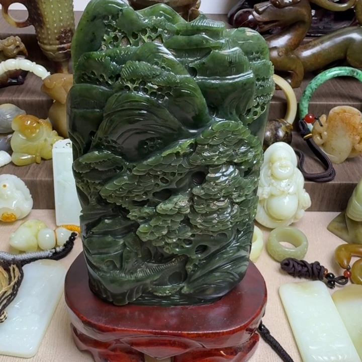 日***子瓷片新号开播摆件一个