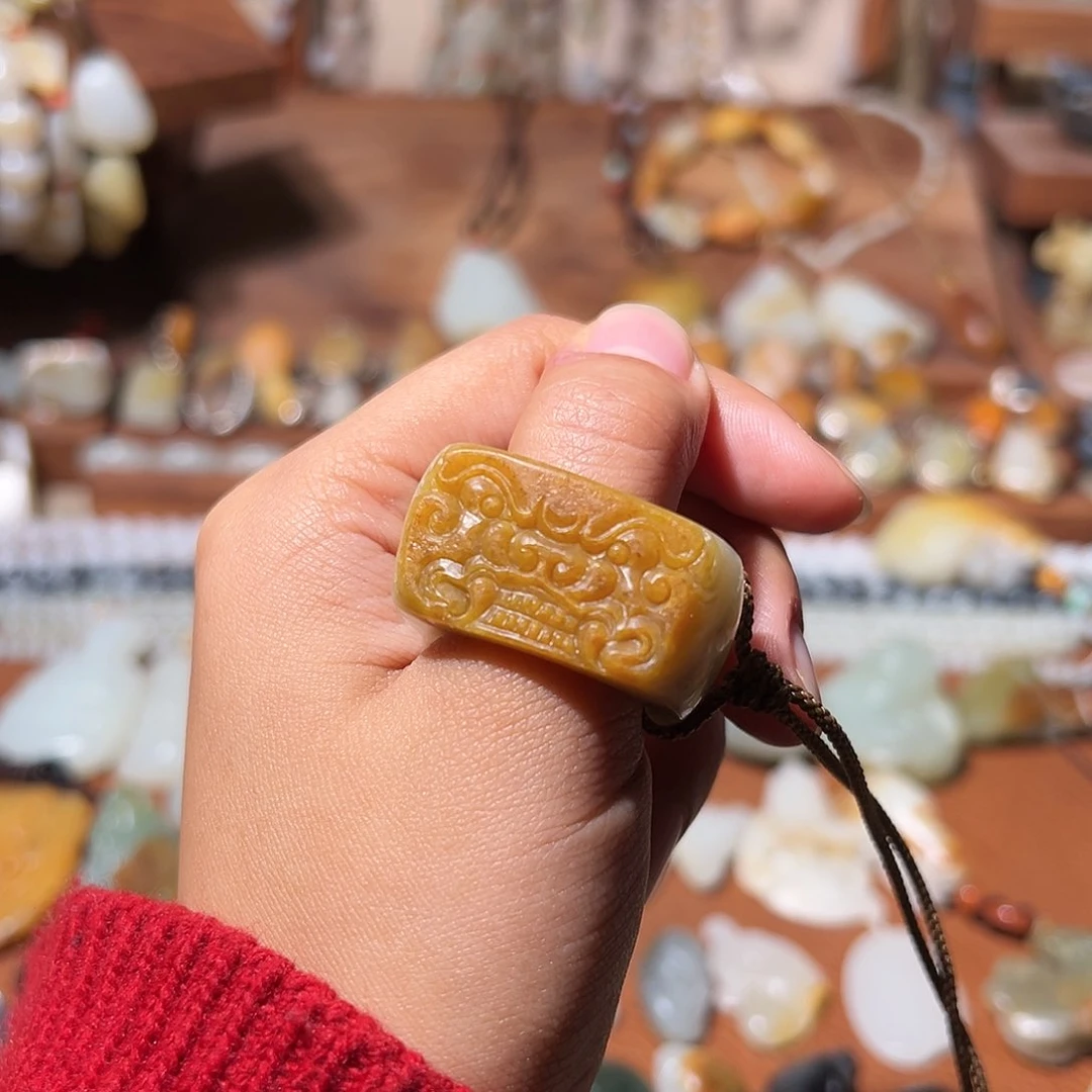 和田玉颈饰未镶嵌