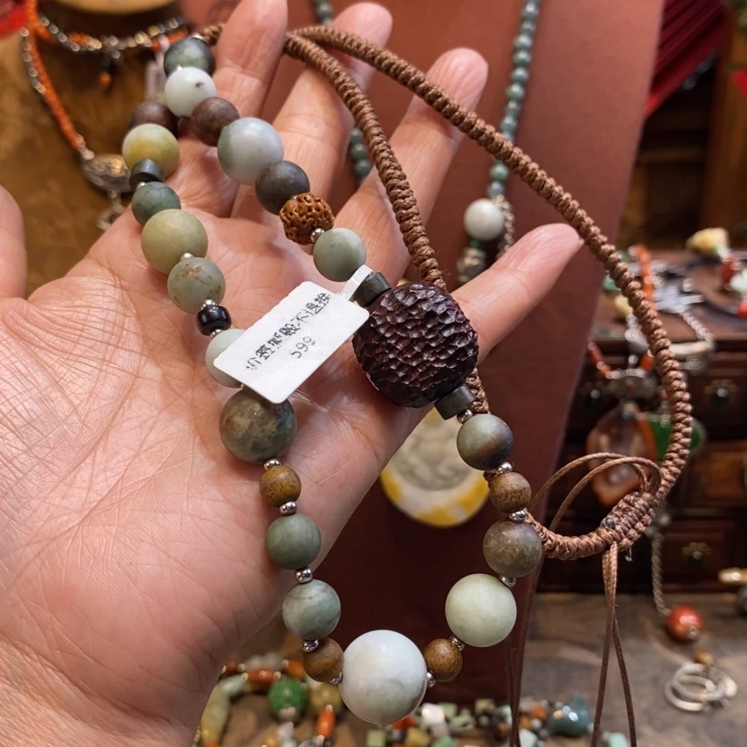 翡翠吊坠(赠链)未镶嵌