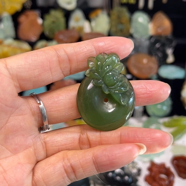 蛇纹石玉未镶嵌吊坠(赠链)