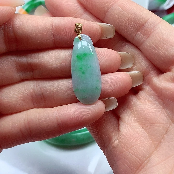 翡翠18K金镶嵌颈饰翡翠