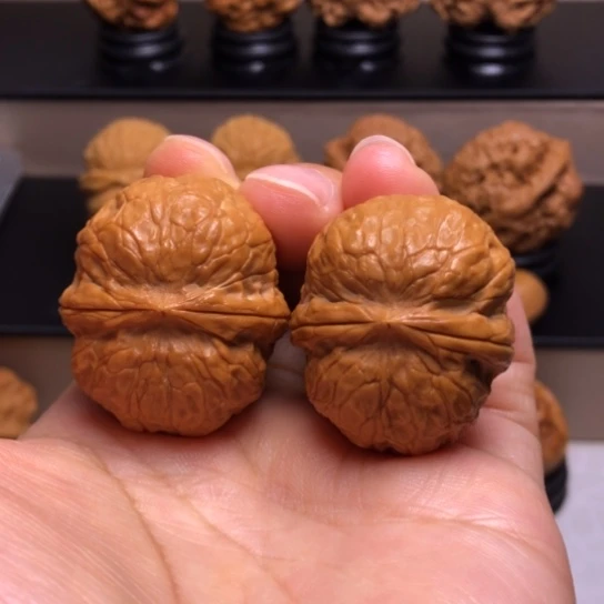 文玩核桃把件粗筋钢炮20