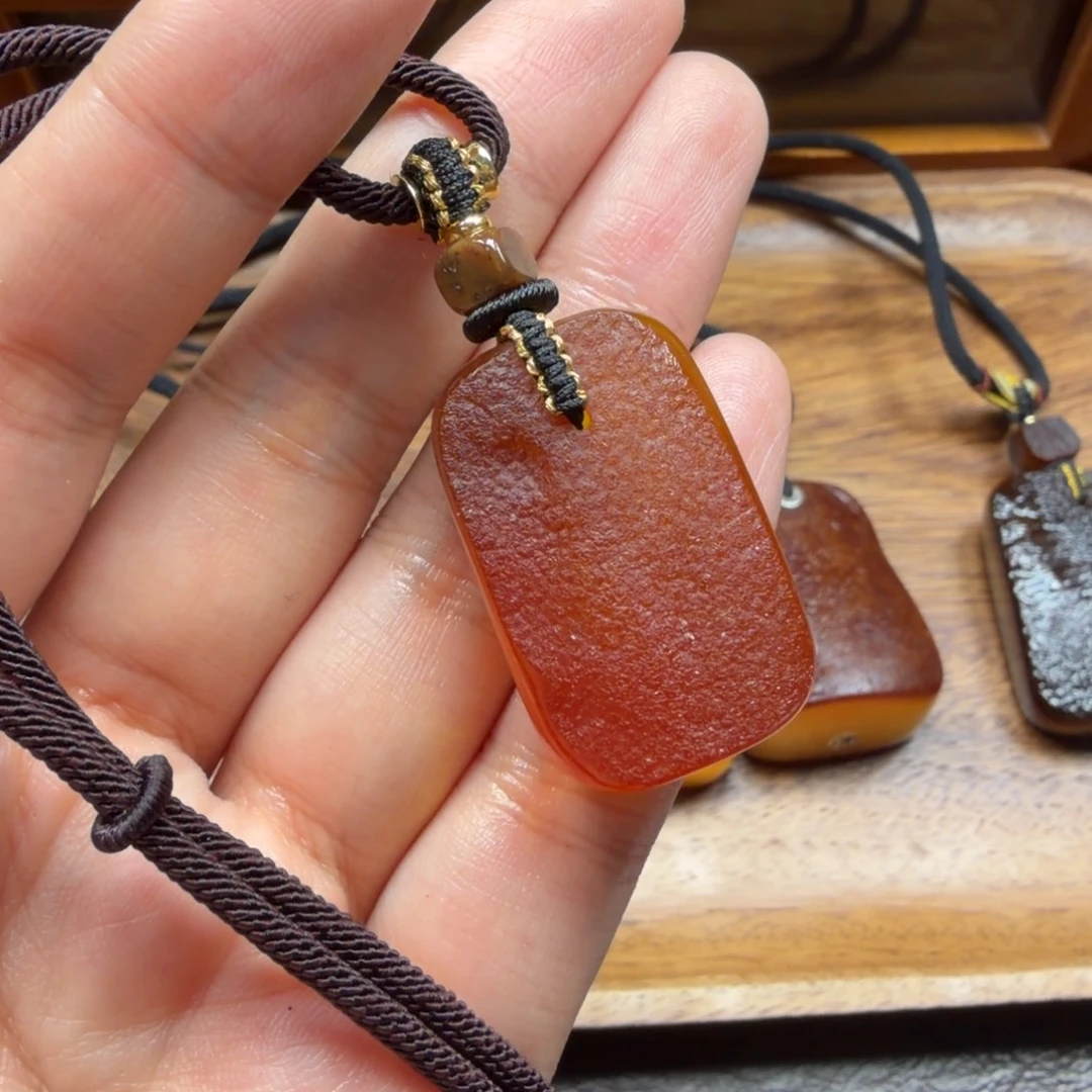 琥珀未镶嵌吊坠(赠链)