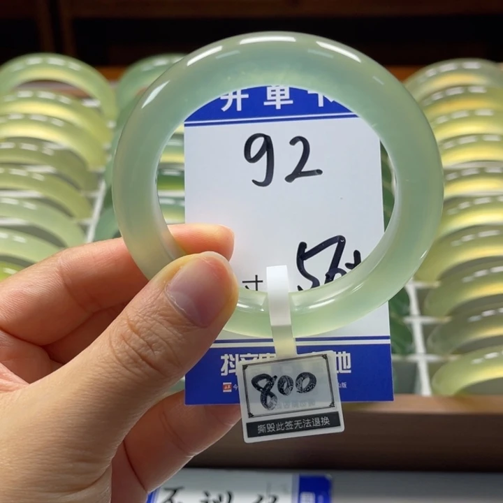阚***飞未镶嵌蛇纹石玉手镯