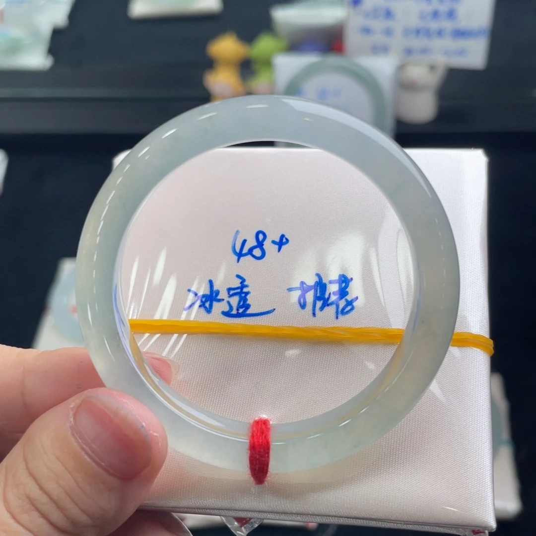 翡翠手镯未镶嵌翡翠手镯