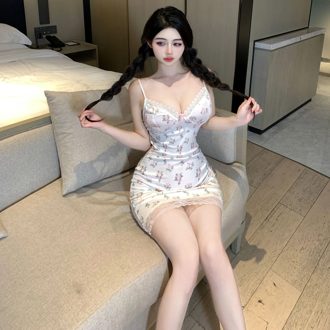 碎花连衣裙少女清新性感修身紧身纯欲风吊带连衣裙舒适凉快夏季