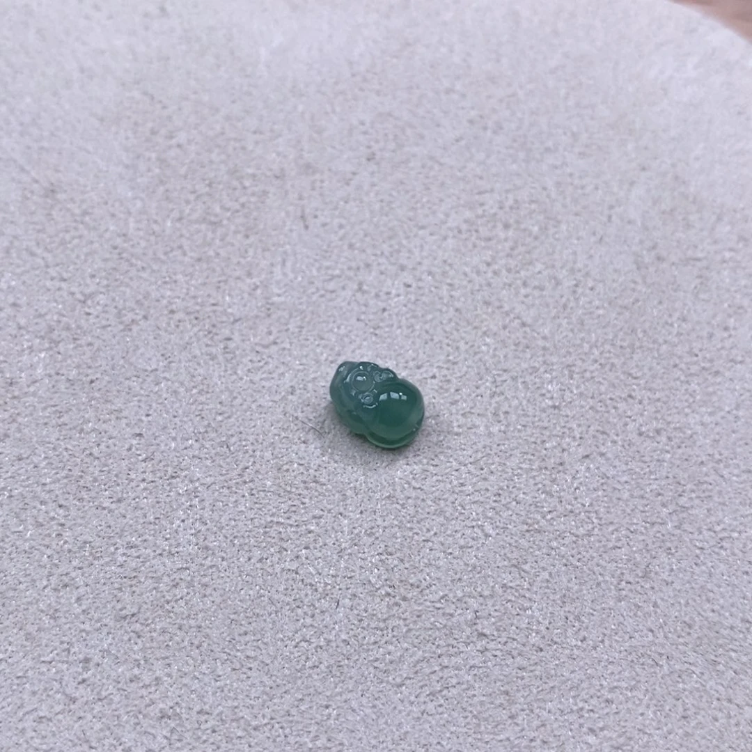 翡翠未镶嵌颈饰通孔貔貅