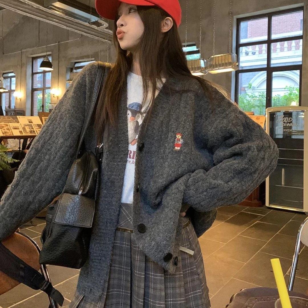 彩色小熊刺绣甜美慵懒风外套女2025年秋冬新款软糯毛衣开衫女