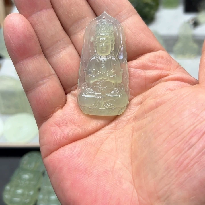 蛇纹石玉颈饰未镶嵌巴****司