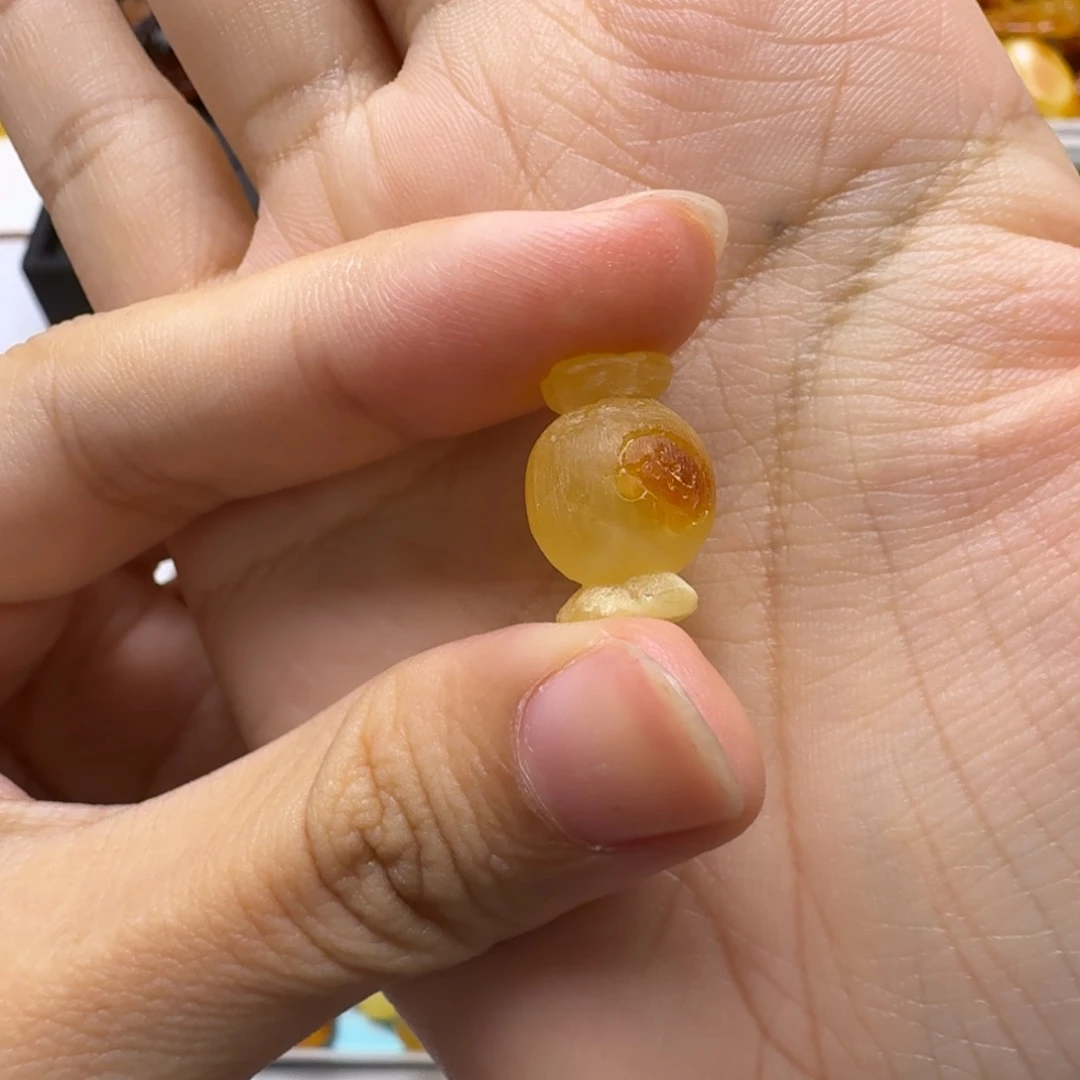 蜜蜡未镶嵌珠宝奇石