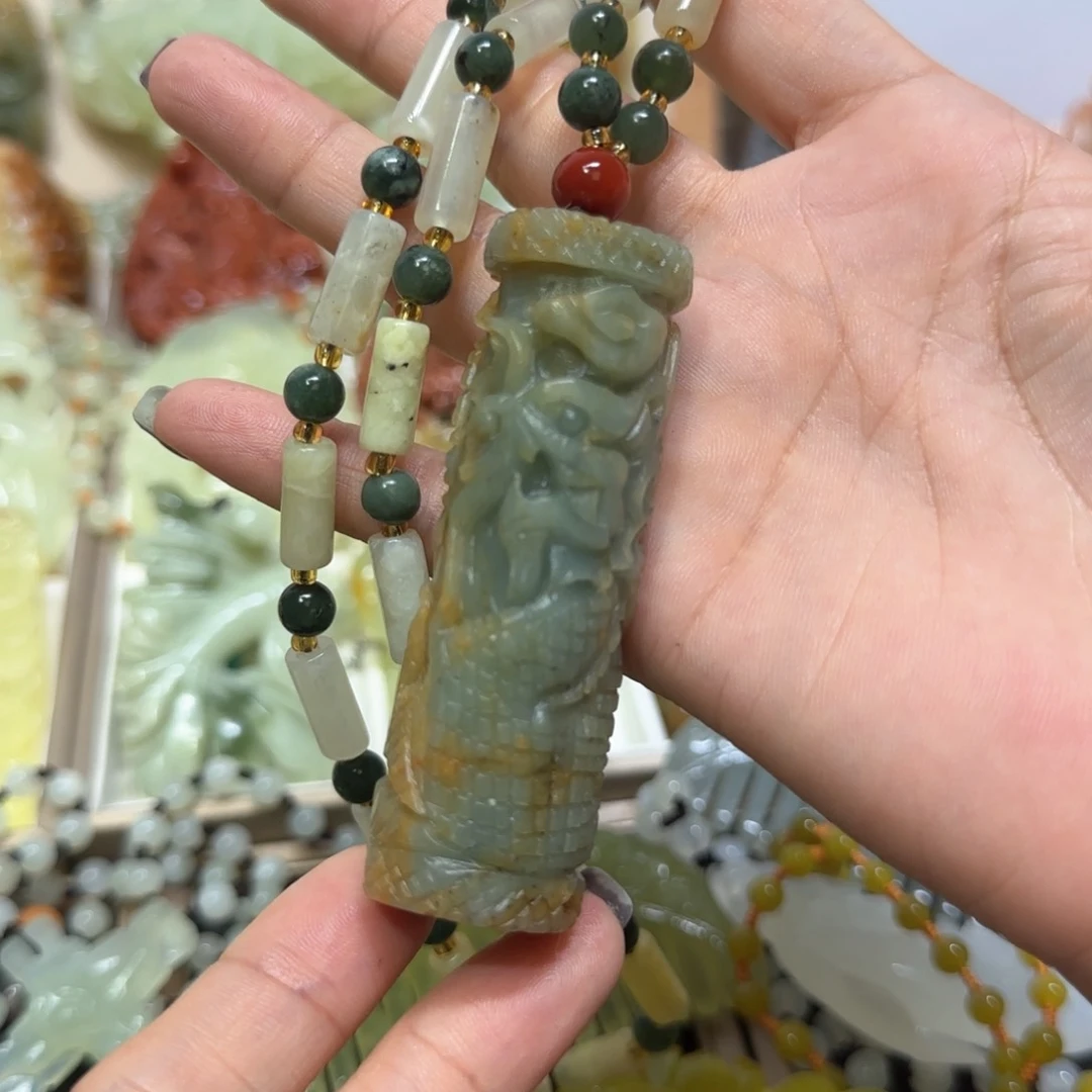 未镶嵌蛇纹石玉吊坠