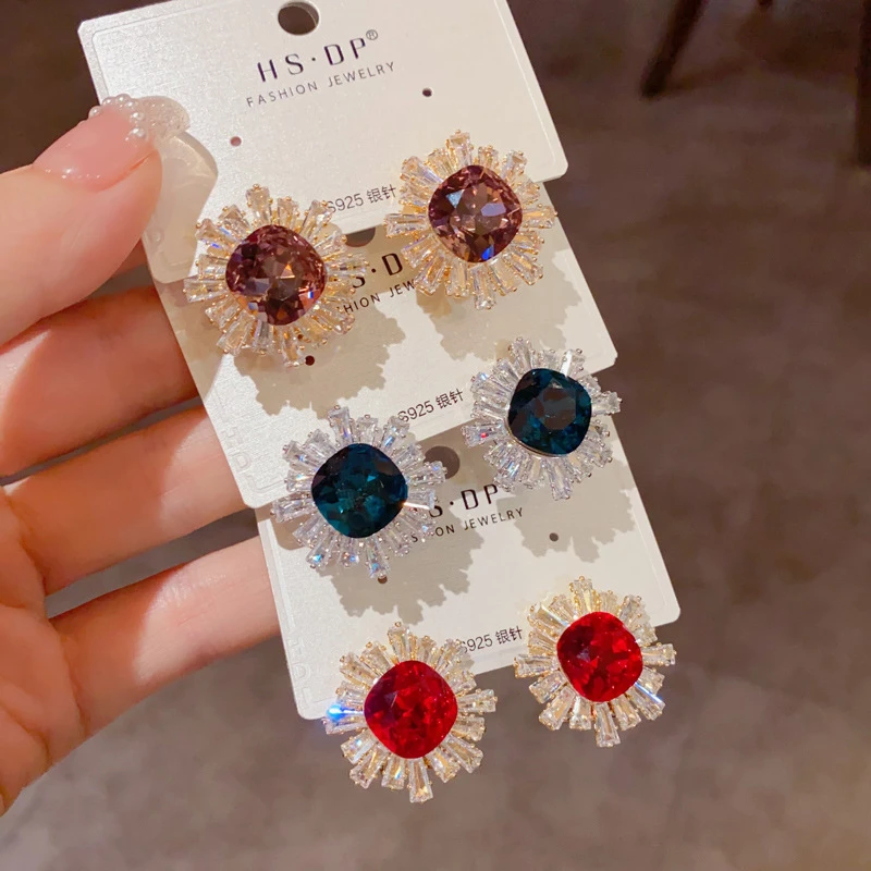 铜合金耳饰 鼎溢法式轻奢时尚高级感满锆太阳花耳钉精致个性qh