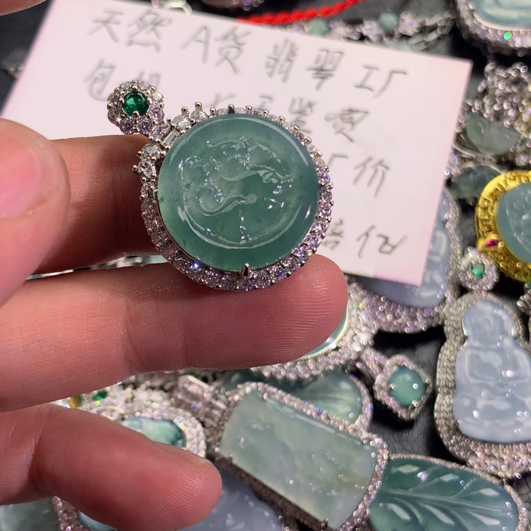 翡翠颈饰未镶嵌麒麟圈