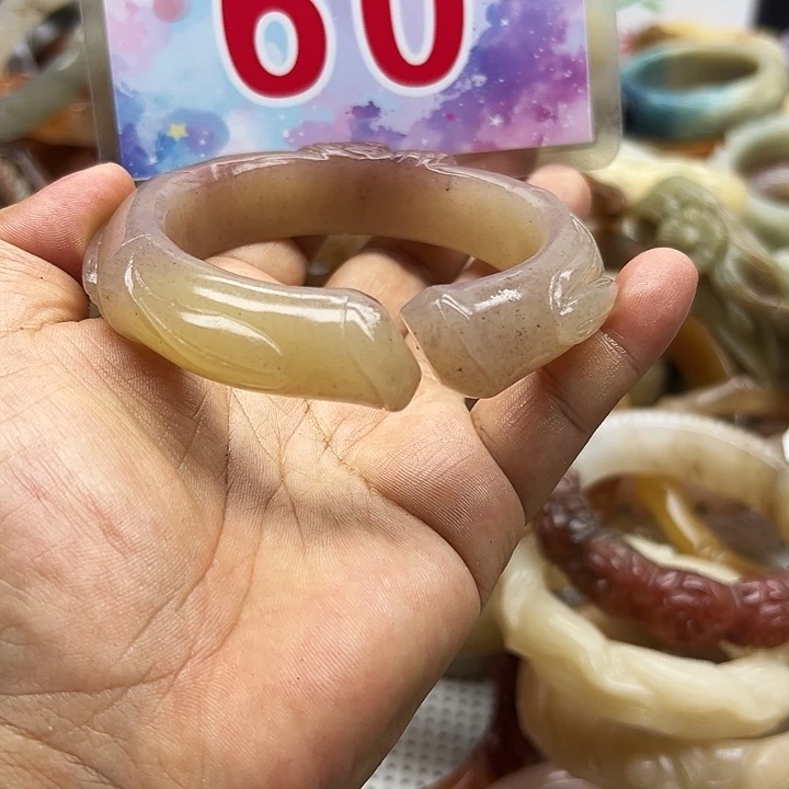 未镶嵌手镯石英岩玉