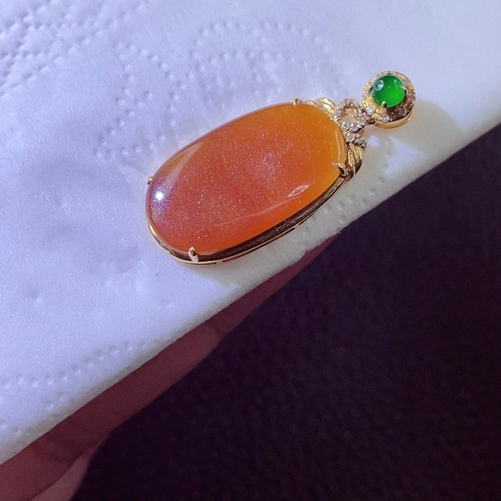 翡翠18K金镶嵌颈饰翡翠