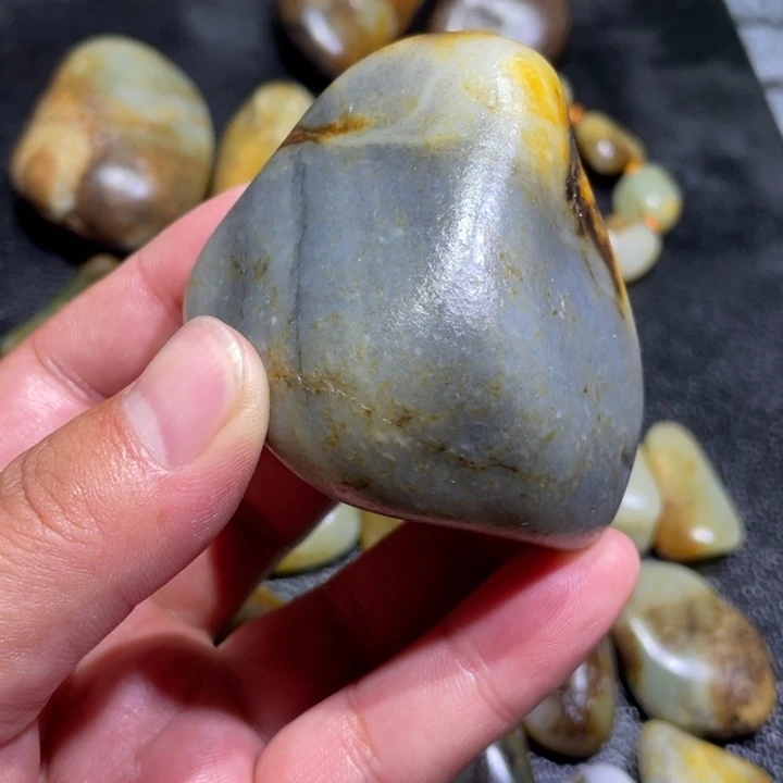 藏***品颈饰未镶嵌和田玉