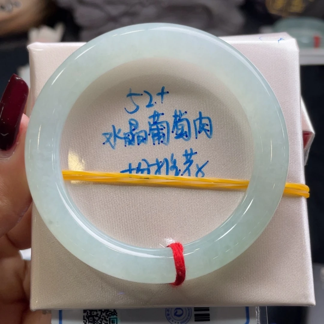 翡翠手镯未镶嵌翡翠手镯