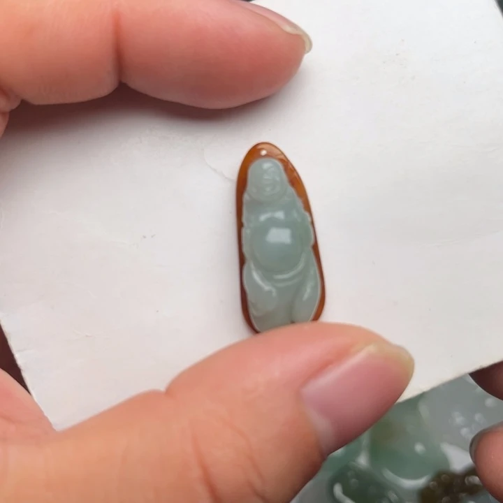 翡翠未镶嵌颈饰佛