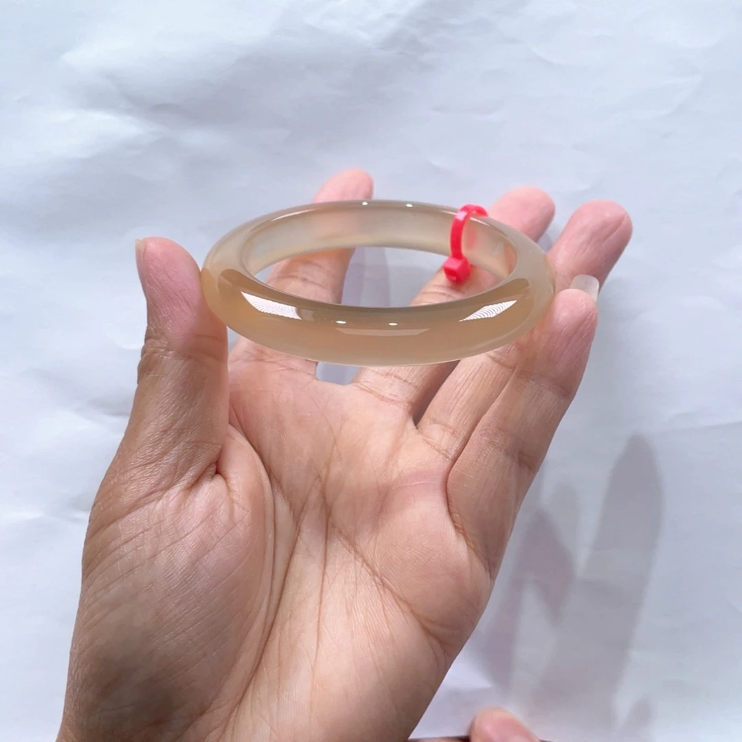 玛瑙/玉髓手镯未镶嵌纹理，过度