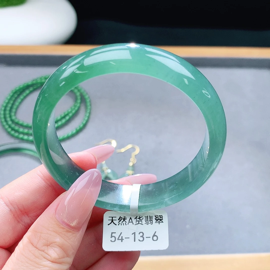 未镶嵌手镯（圆镯）翡翠