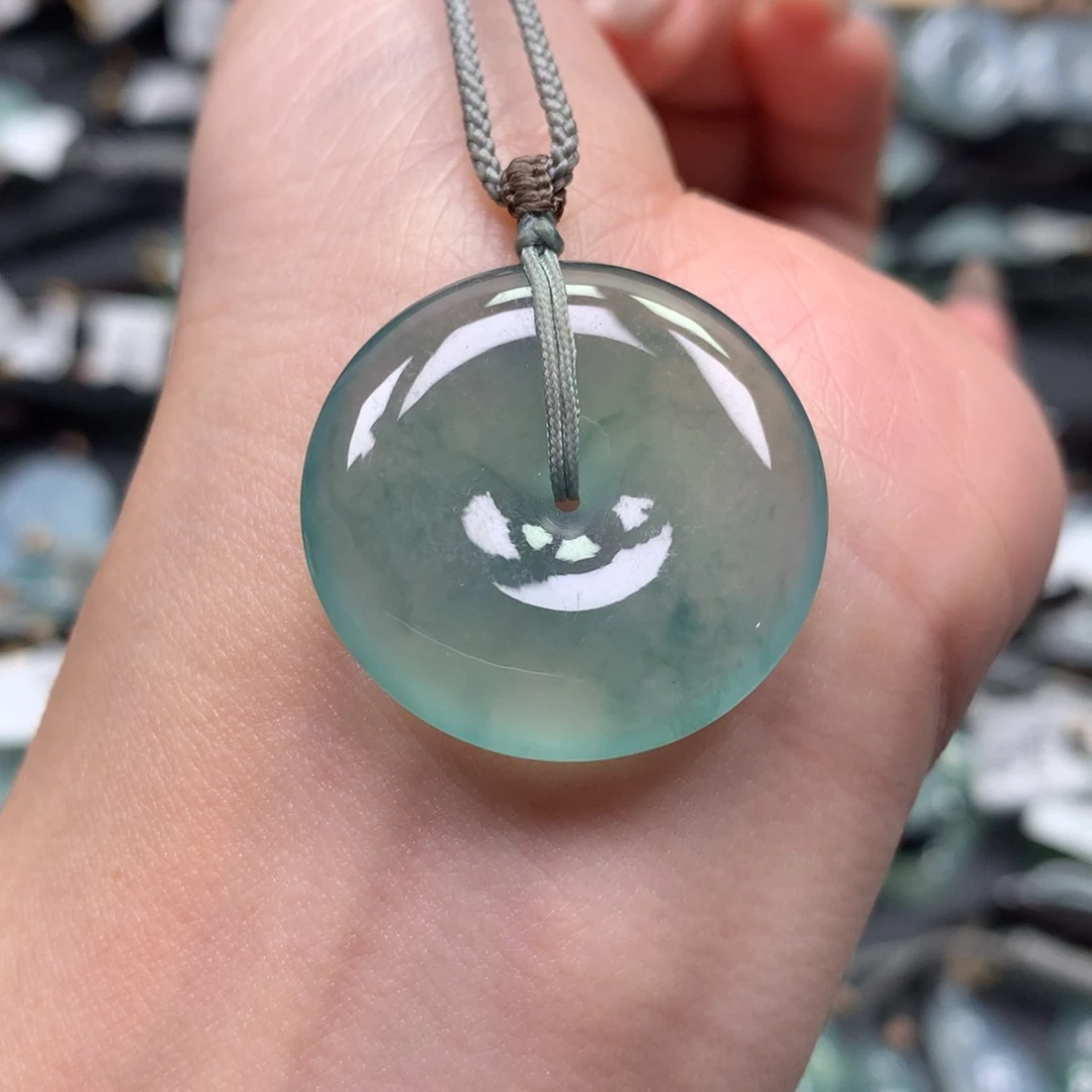 翡翠颈饰未镶嵌扣子