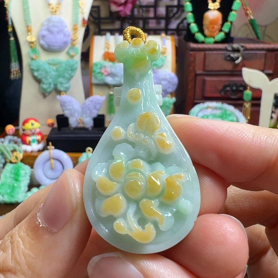 翡翠未镶嵌吊坠(赠链)琵琶