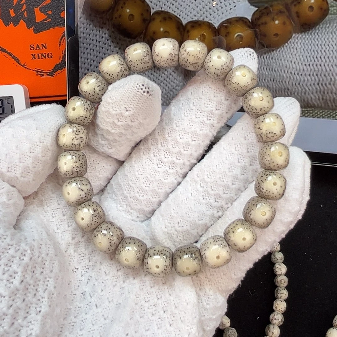 尸***说吊坠星月菩提10*9mm 糯冰石玉料大眼睛骨瓷白