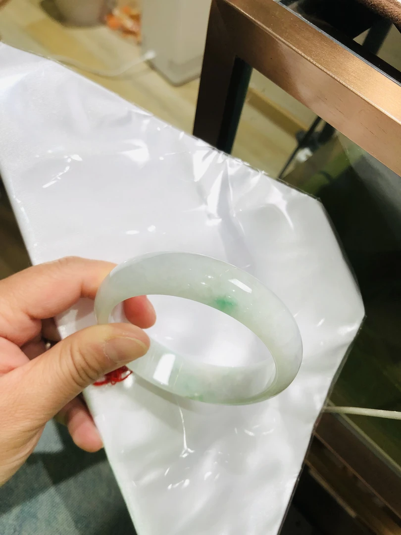 翡翠轮胎白底青微瑕款59.1×16.2×8.1