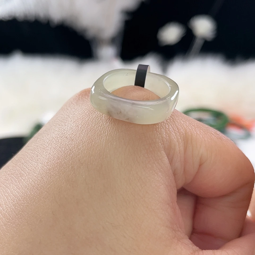 和田玉未镶嵌戒指l86。冰透方圆。17.8。不退换