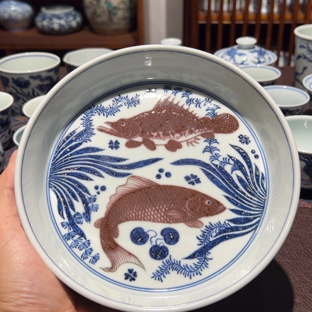 精品青花釉里红鱼藻纹壶承直径约18厘米
