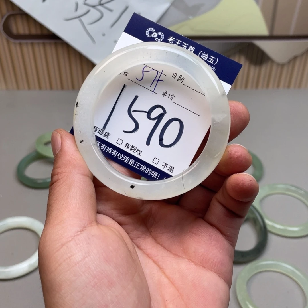 岫玉手镯手镯未镶嵌