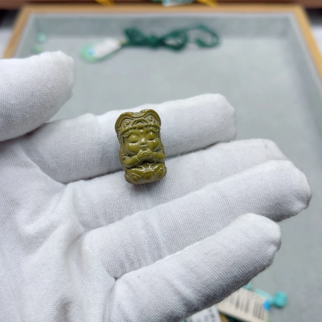 绿松石未镶嵌挂件