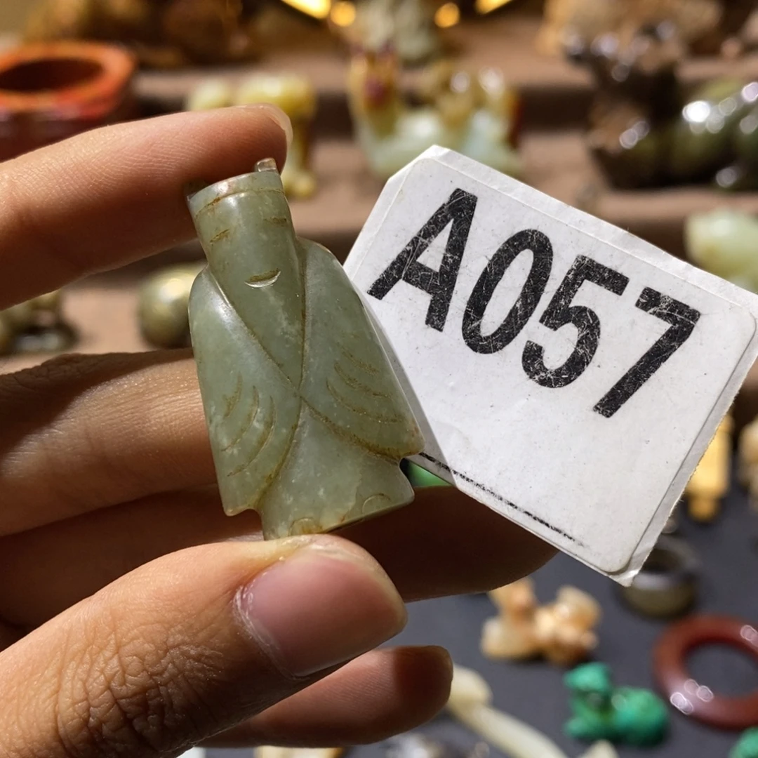 和田玉未镶嵌车挂