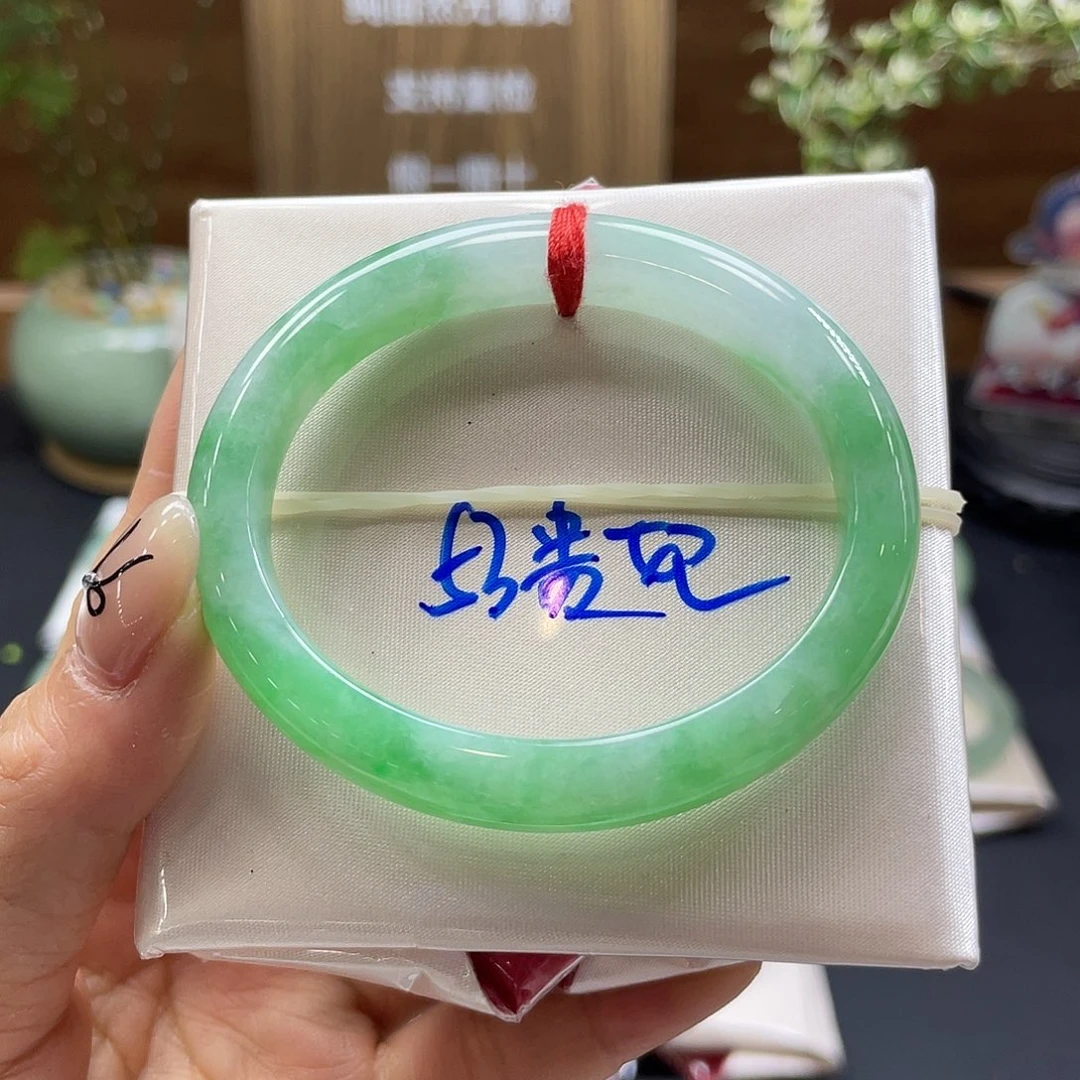 翡翠未镶嵌手镯45 号