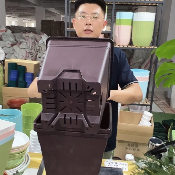 方形260口26高28紫砂带托3只