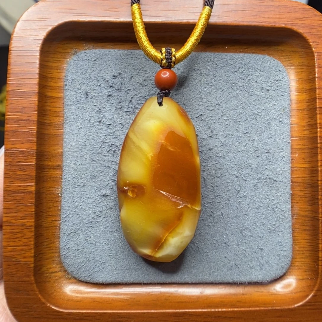 闹***）蜜蜡未镶嵌颈饰郎