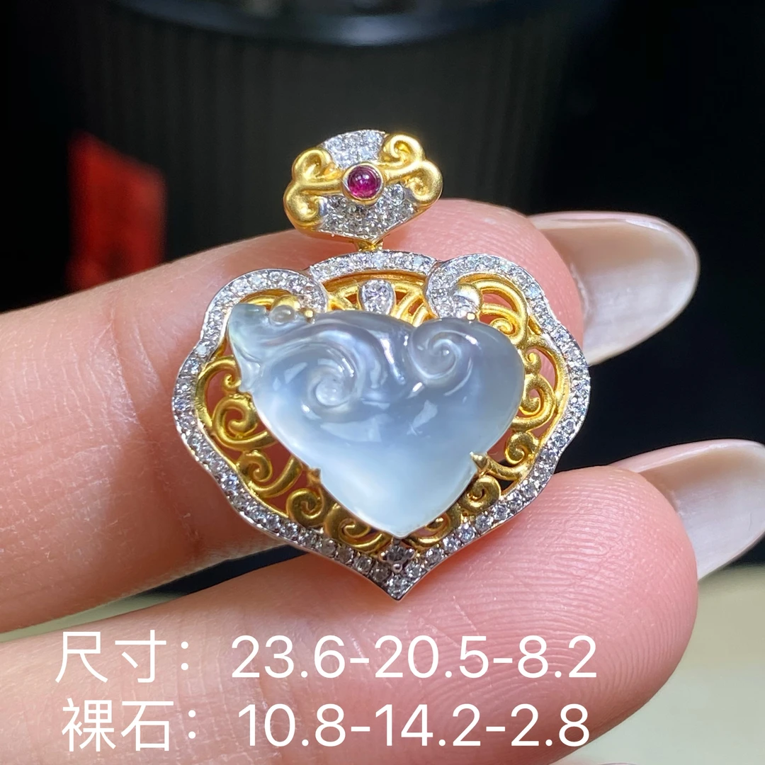 莱韵翡翠 18Ｋ金镶嵌高冰如意