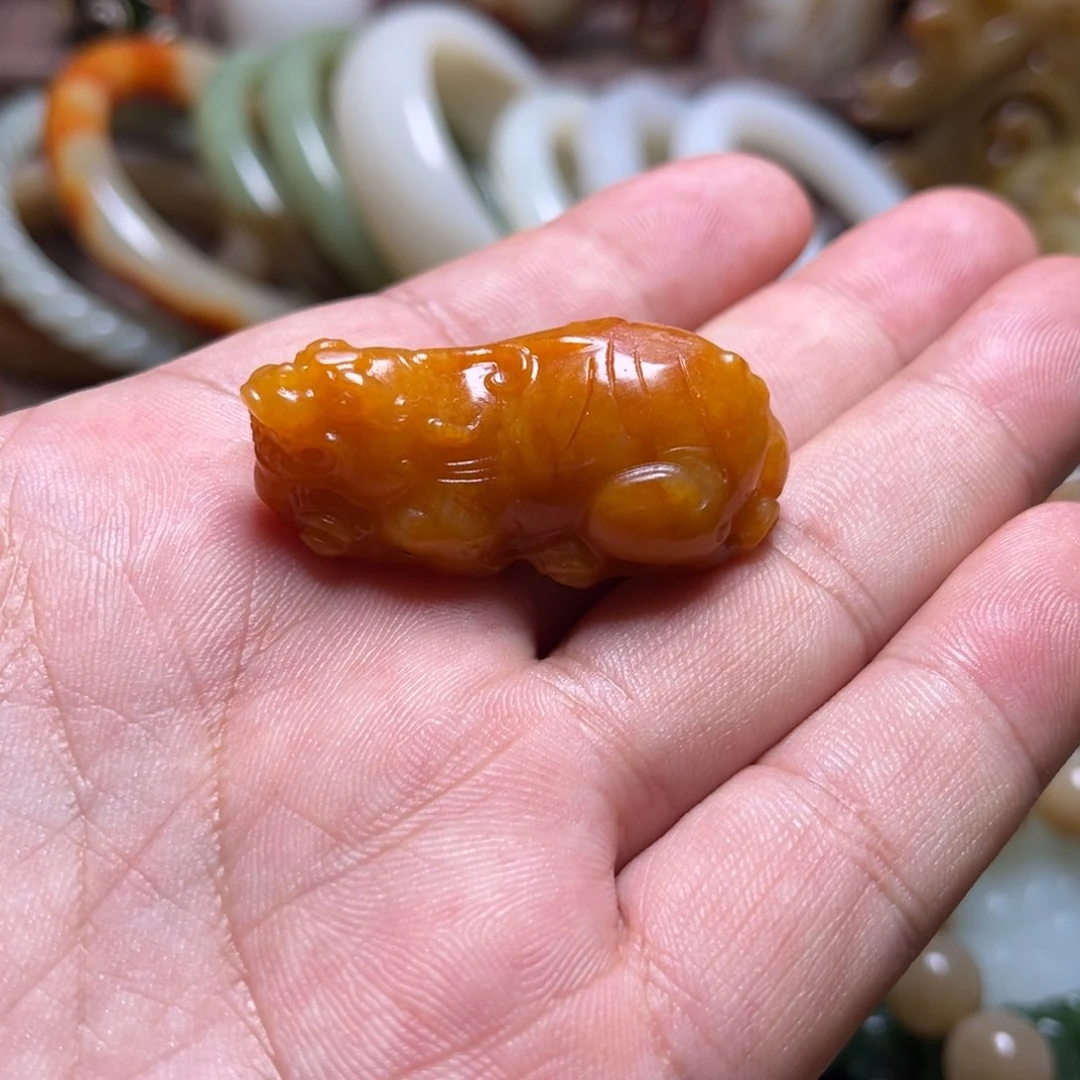 用***0和田玉未镶嵌颈饰