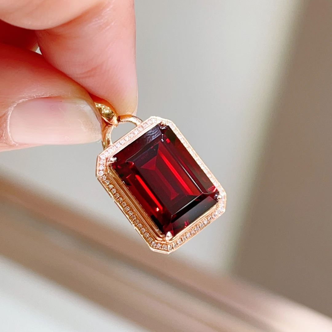 11ct 18k金镶嵌石榴石吊坠 3280
