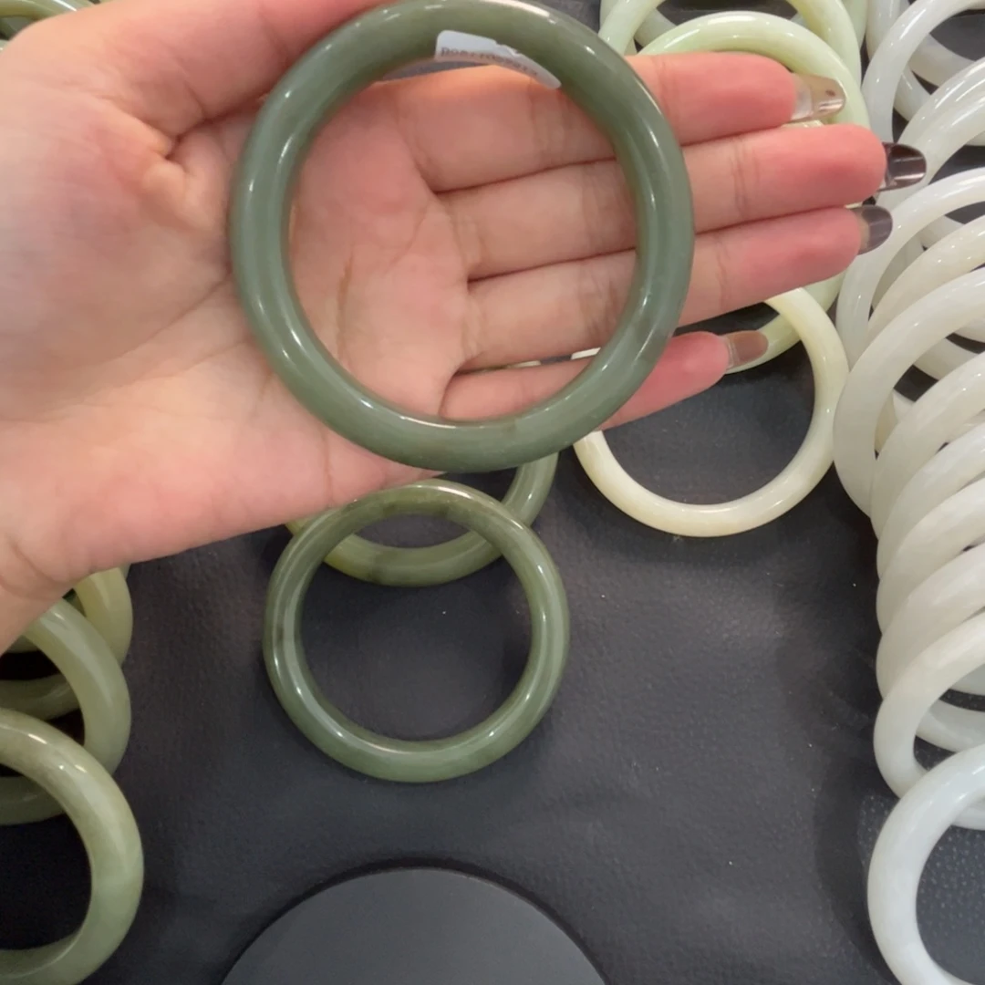 和田玉（糖玉）未镶嵌手镯