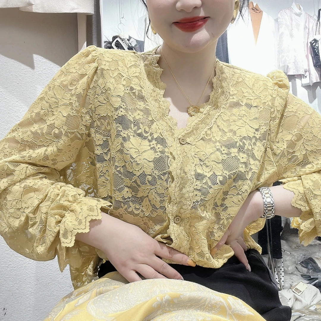 【盼盼精选】质感蕾丝单排扣上衣垫肩镂空小衫衬衫
