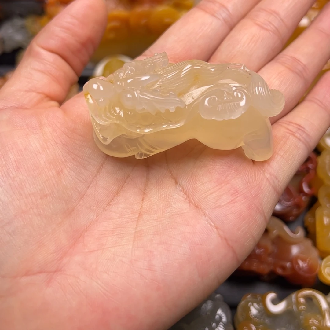 未镶嵌石英质玉（黄龙玉）颈饰