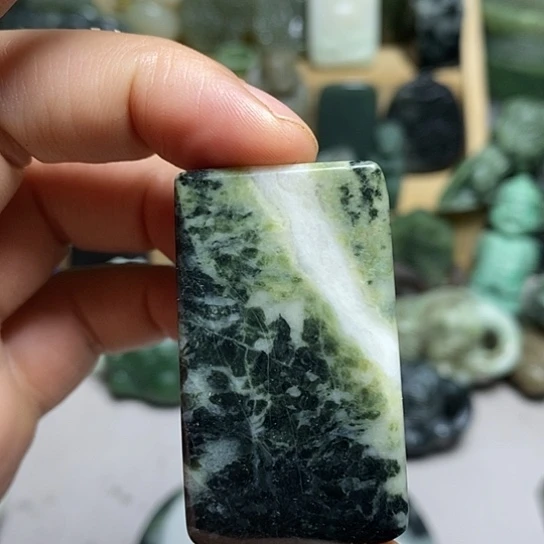 独山玉未镶嵌珠宝半成品