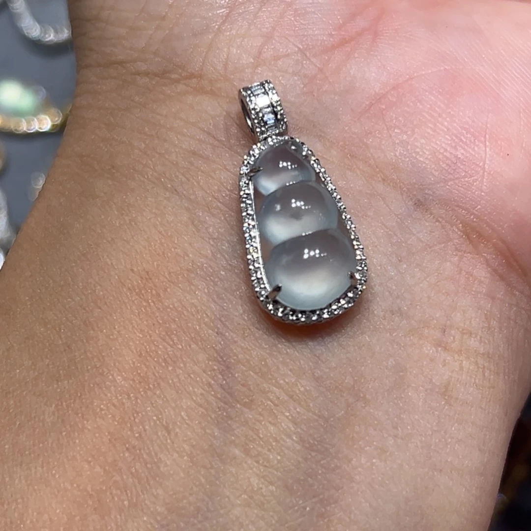 翡翠未镶嵌颈饰吊坠