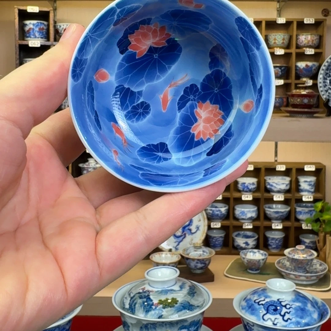 青***李德物小雅手绘青花五彩山水内荷花鱼炉式杯