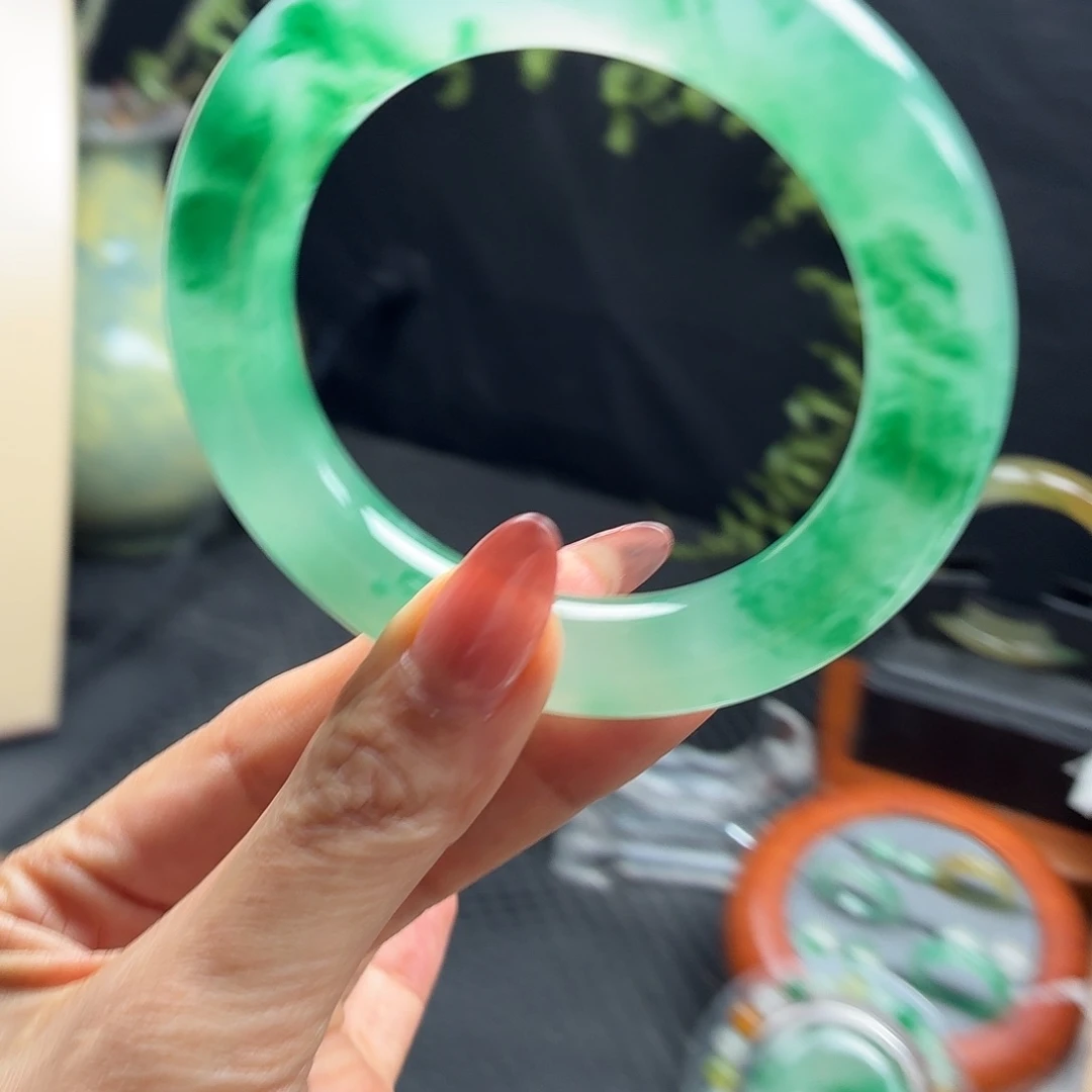 红***果石英质玉未镶嵌手镯