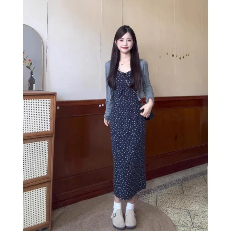 蓝色碎花吊带连衣裙小个子长款长裙子女夏日绝美2025新款漂亮套装