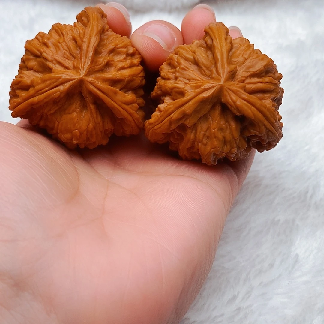油***下文玩核桃吊坠三棱