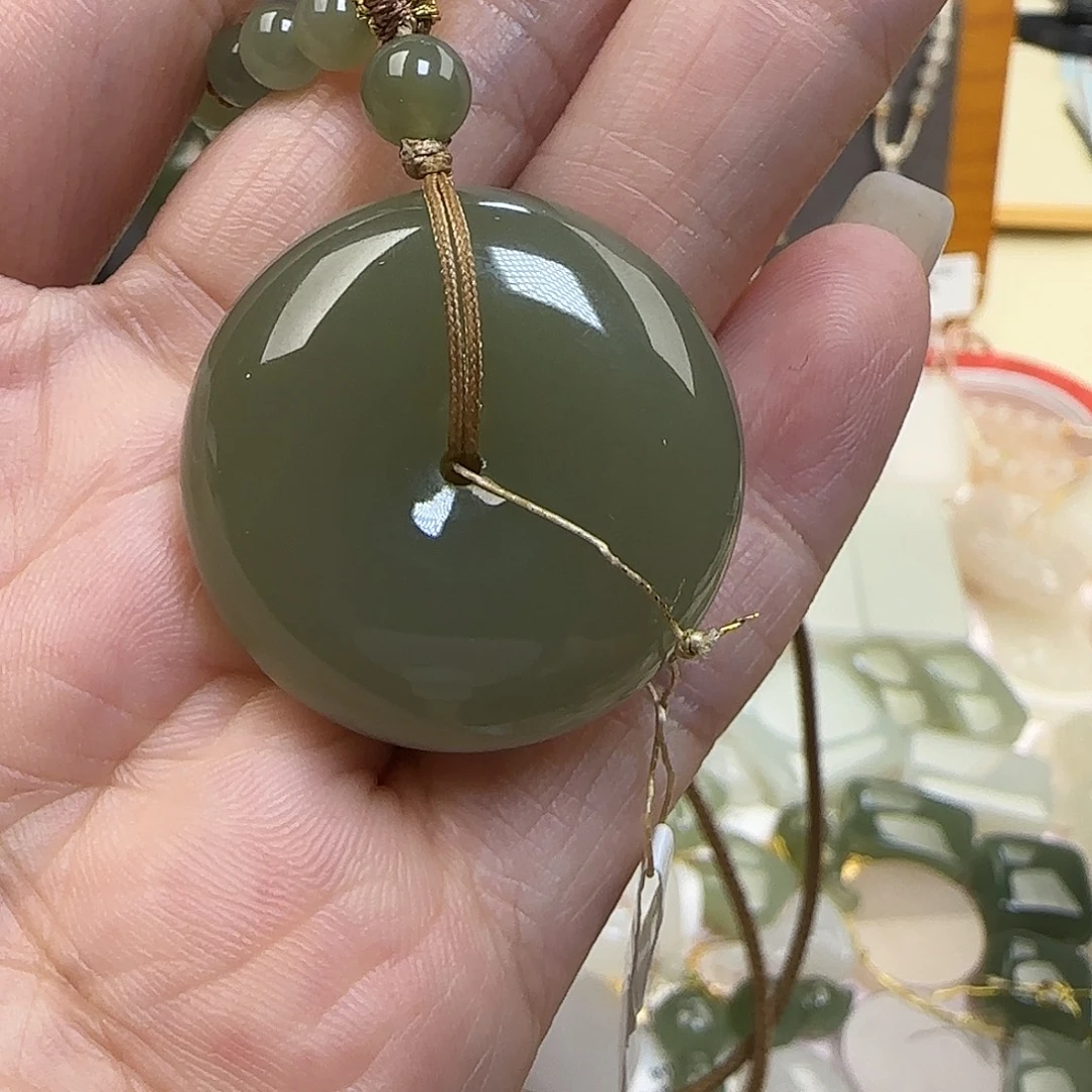 烟***南和田玉未镶嵌颈饰