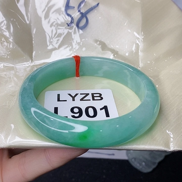 翡翠手镯未镶嵌太****广